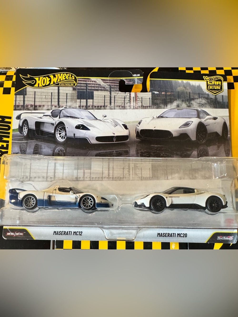 Hot Wheels Premium Maserati MC12 & MC20 2-Pack - White